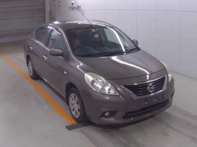 Nissan LATIO  с аукциона в Японии