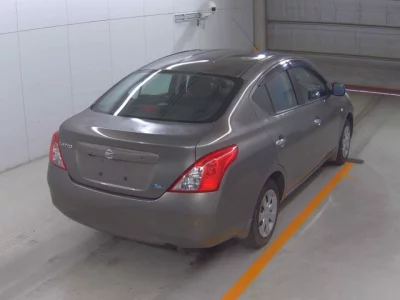 Nissan LATIO  с аукциона в Японии