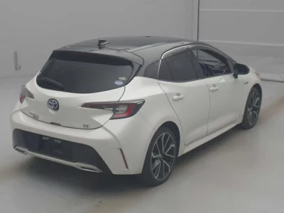 Toyota COROLLA SPORT  с аукциона в Японии