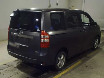 Toyota NOAH  с аукциона в Японии