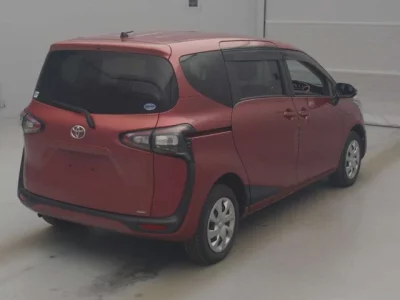 Toyota SIENTA  с аукциона в Японии