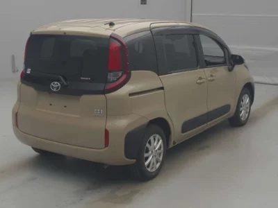 Toyota SIENTA  с аукциона в Японии