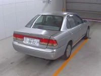 Nissan SUNNY лот № 4051 оценка 3  с аукциона в Японии 3