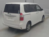 Toyota NOAH лот № 70061 оценка R  с аукциона в Японии 1