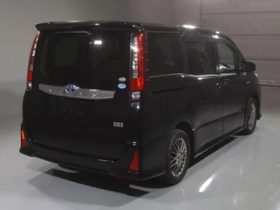 Toyota NOAH  с аукциона в Японии
