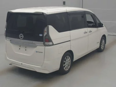 Nissan SERENA  с аукциона в Японии