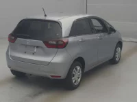 Honda FIT лот № 70072 оценка 3.5  с аукциона в Японии 1