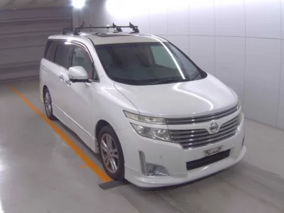 Nissan ELGRAND  с аукциона в Японии