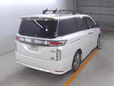 Nissan ELGRAND  с аукциона в Японии