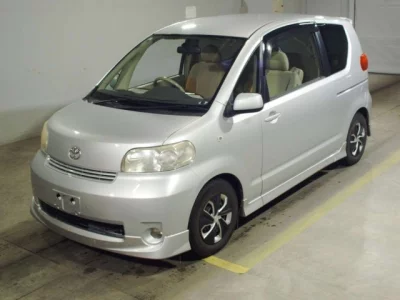 Toyota PORTE  с аукциона в Японии