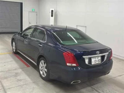 Toyota CROWN  с аукциона в Японии