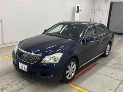 Toyota CROWN  с аукциона в Японии