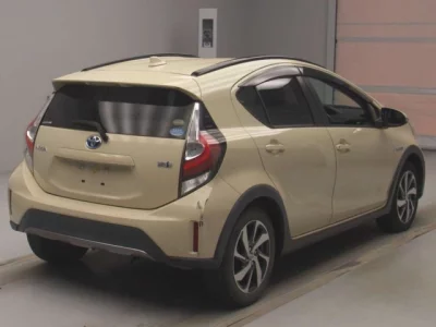 Toyota AQUA  с аукциона в Японии