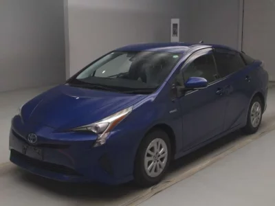 Toyota PRIUS  с аукциона в Японии
