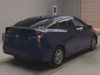 Toyota PRIUS  с аукциона в Японии
