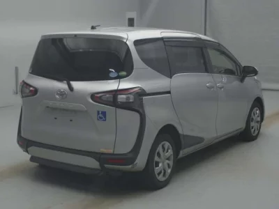 Toyota SIENTA  с аукциона в Японии