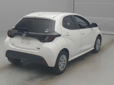 Toyota YARIS  с аукциона в Японии