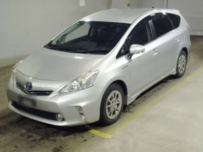 Toyota PRIUS ALPHA  с аукциона в Японии