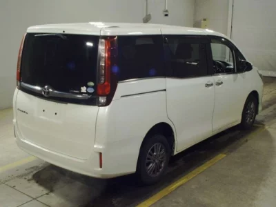 Toyota ESQUIRE  с аукциона в Японии