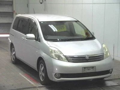 Toyota ISIS  с аукциона в Японии