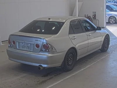 Toyota ALTEZZA  с аукциона в Японии