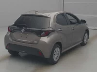 Toyota YARIS лот № 70131 оценка 3.5  с аукциона в Японии 1
