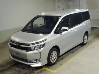 Toyota VOXY  с аукциона в Японии