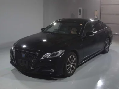 Toyota CROWN  с аукциона в Японии