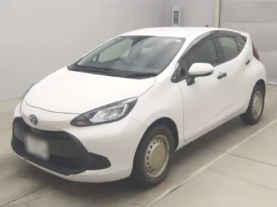 Toyota AQUA  с аукциона в Японии