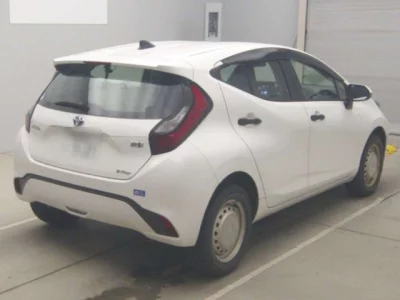 Toyota AQUA  с аукциона в Японии