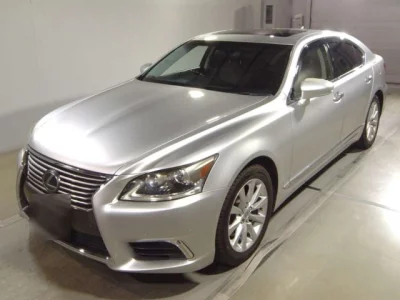 Lexus LS  с аукциона в Японии