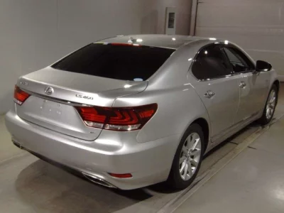 Lexus LS  с аукциона в Японии