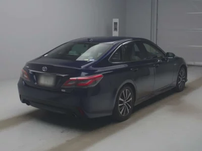 Toyota CROWN  с аукциона в Японии