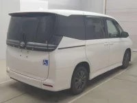 Toyota VOXY лот № 72043 оценка 3.5  с аукциона в Японии 1