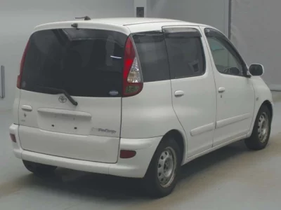 Toyota FUNCARGO  с аукциона в Японии
