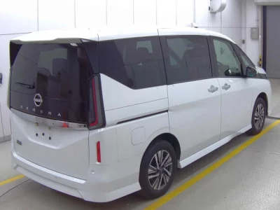 Nissan SERENA  с аукциона в Японии