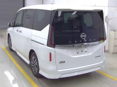 Nissan SERENA  с аукциона в Японии