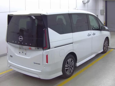 Nissan SERENA  с аукциона в Японии