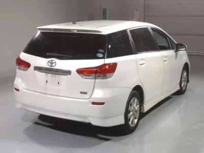 Toyota WISH  с аукциона в Японии
