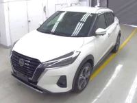 Nissan KICKS лот № 1019 оценка 4  с аукциона в Японии 2