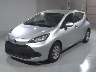 Toyota AQUA  с аукциона в Японии