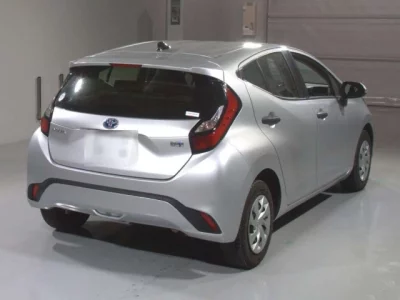 Toyota AQUA  с аукциона в Японии
