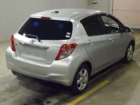 Toyota VITZ лот № 8037 оценка 3.5  с аукциона в Японии 1