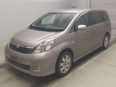 Toyota ISIS  с аукциона в Японии