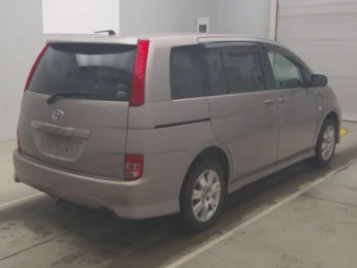 Toyota ISIS  с аукциона в Японии