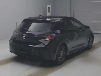 Toyota COROLLA SPORT  с аукциона в Японии