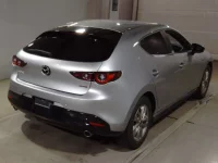 Mazda MAZDA3 лот № 6022 оценка RA  с аукциона в Японии 1