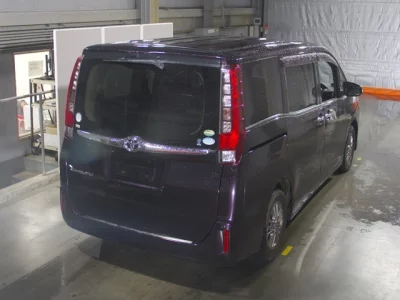 Toyota ESQUIRE  с аукциона в Японии