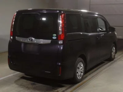 Toyota NOAH  с аукциона в Японии