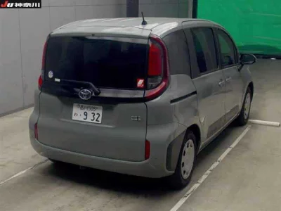 Toyota SIENTA  с аукциона в Японии